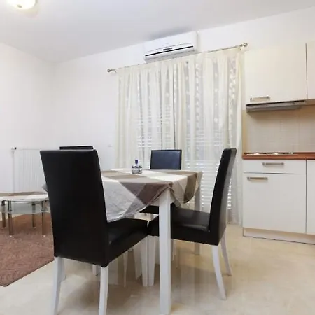 - Mare Apartment Tisno