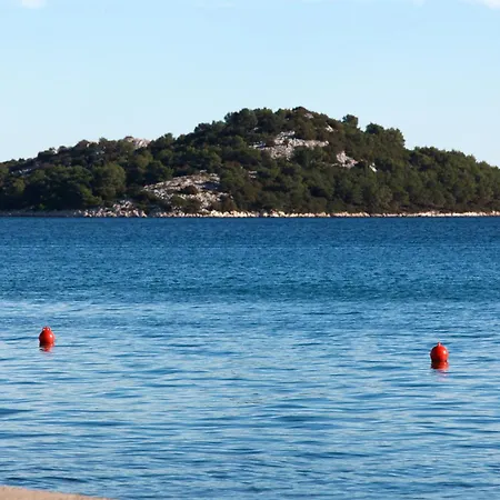 - Mare Tisno