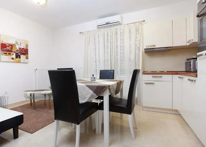 - Mare Апартаменты Тисно